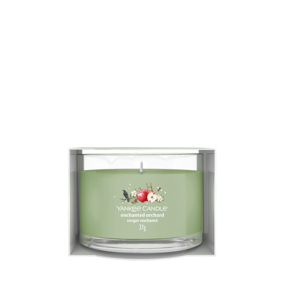 Grön doftljusburk Enchanted Orchard från Yankee Candle i en elegant förpackning.