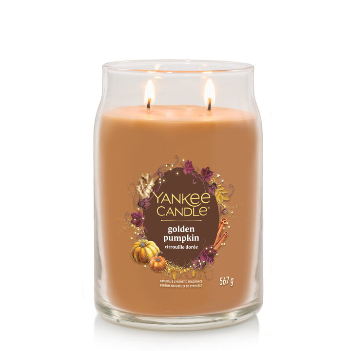 Brinnande Yankee Candle Golden Pumpkin ger en mysig, höstlig doftupplevelse.