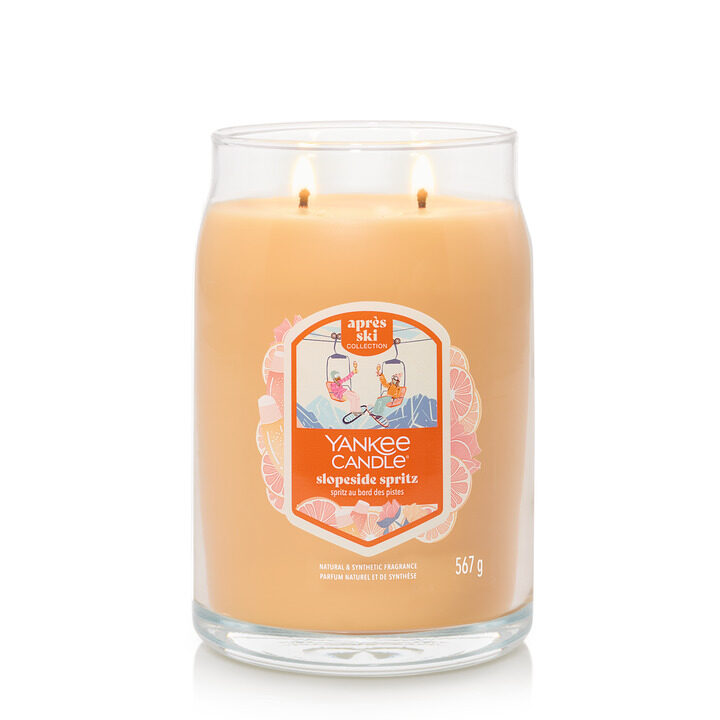 Yankee Candle Slopeside Spritz med två brinnande vekar.
